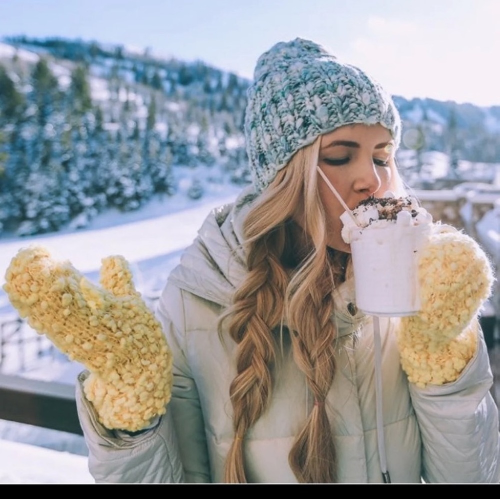Anthropologie “first snow” Mittens